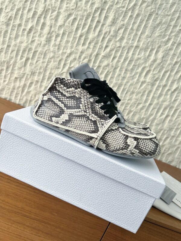 sy_no_728F3334AB41DED63F5A22F29A9E449D_3 Dior Grey-White Snake Print Mid-Top Sneaker