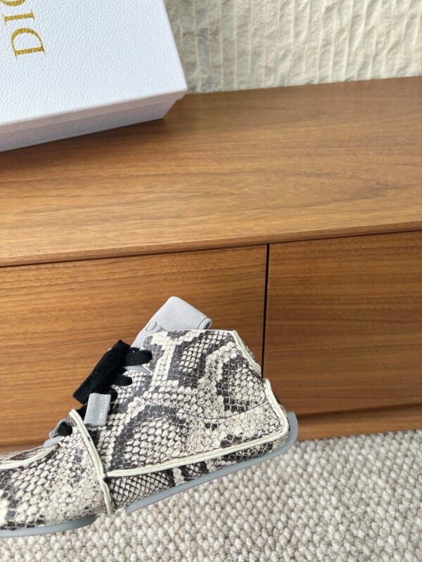 sy_no_728F3334AB41DED63F5A22F29A9E449D_6 Dior Grey-White Snake Print Mid-Top Sneaker