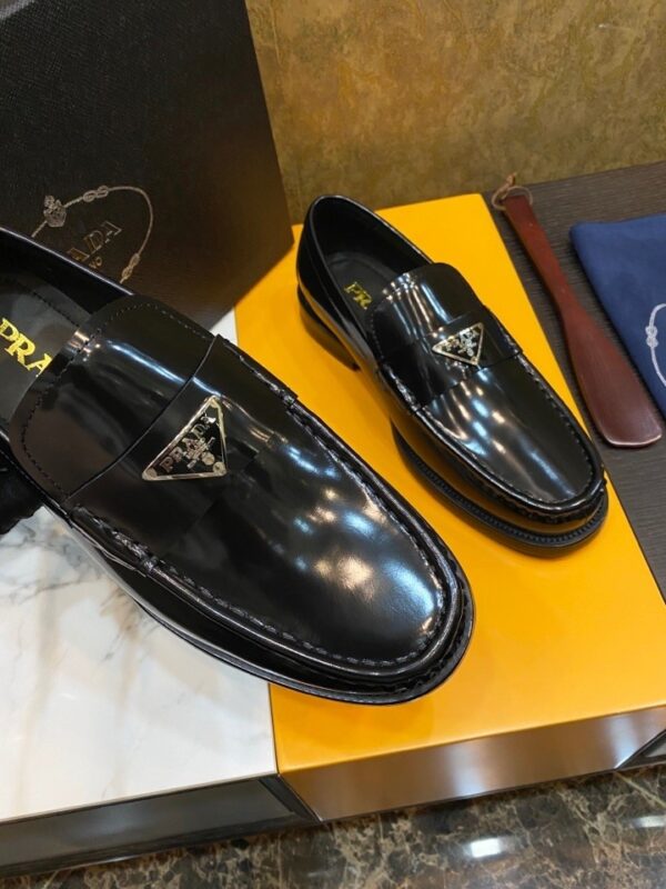 sy_no_74BB34A821C5E7252D500B319E924417_3 Prada Black Patent Leather Triangle Logo Loafers
