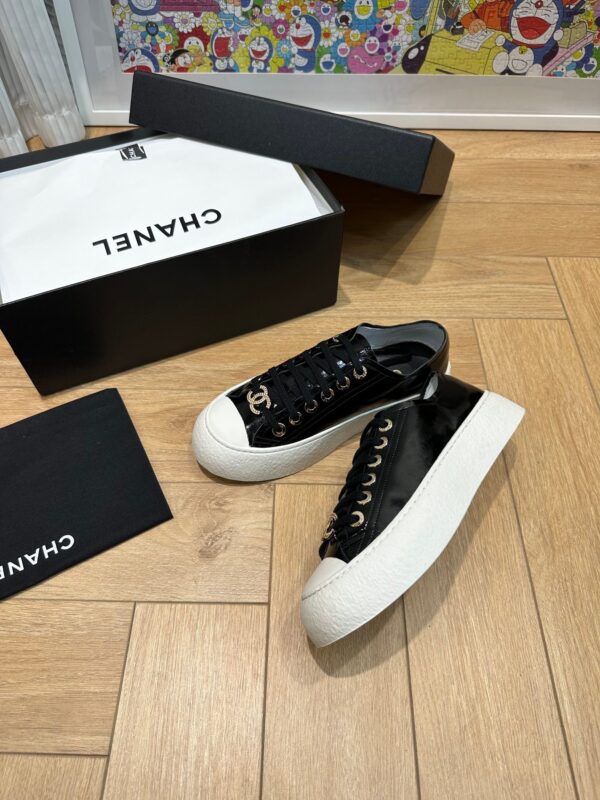 sy_no_751A43FAB37A52E3218B306140ED62C1_6 Chanel Black-White Patent-Leather Low-Top Sneaker with Gold-Tone CC Logo