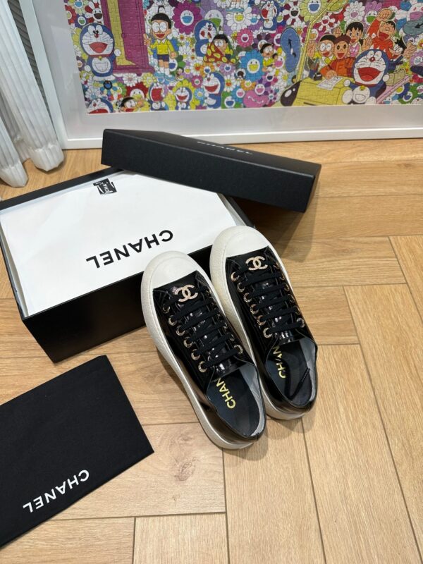 sy_no_751A43FAB37A52E3218B306140ED62C1_7 Chanel Black-White Patent-Leather Low-Top Sneaker with Gold-Tone CC Logo
