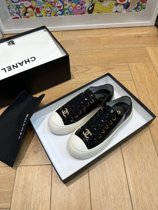 sy_no_751A43FAB37A52E3218B306140ED62C1_8 Chanel Black-White Patent-Leather Low-Top Sneaker with Gold-Tone CC Logo