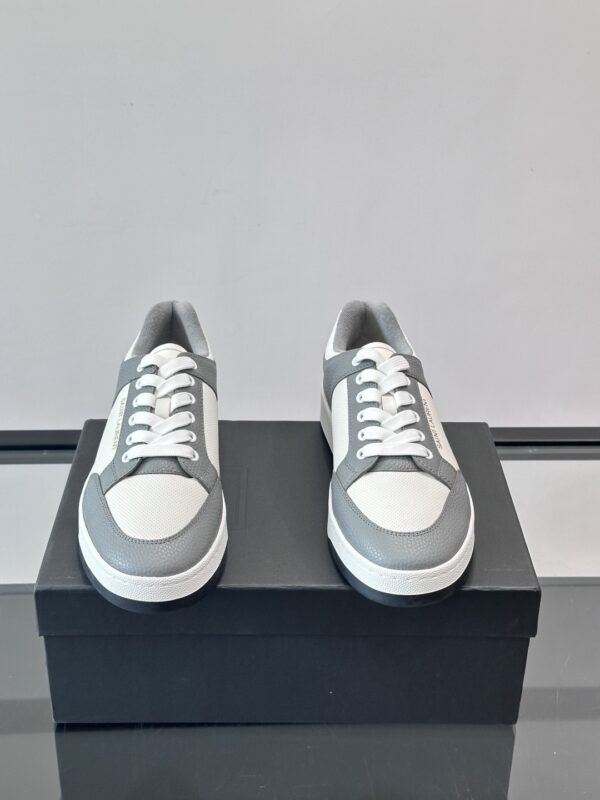 sy_no_75B0B3C334390092ADA39C0DB7B7B5EB_1 Saint Laurent Grey-White Pebble-Leather Low-Top Sneaker
