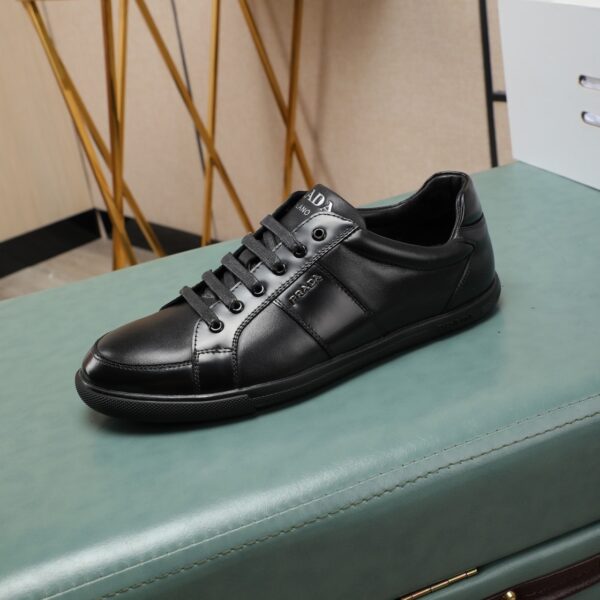 sy_no_76763B0093C69200F062781EB5F1216E_1 Prada Black Leather Low-Top Casual Sneaker