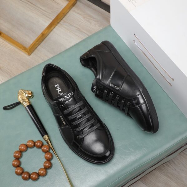 sy_no_76763B0093C69200F062781EB5F1216E_3 Prada Black Leather Low-Top Casual Sneaker
