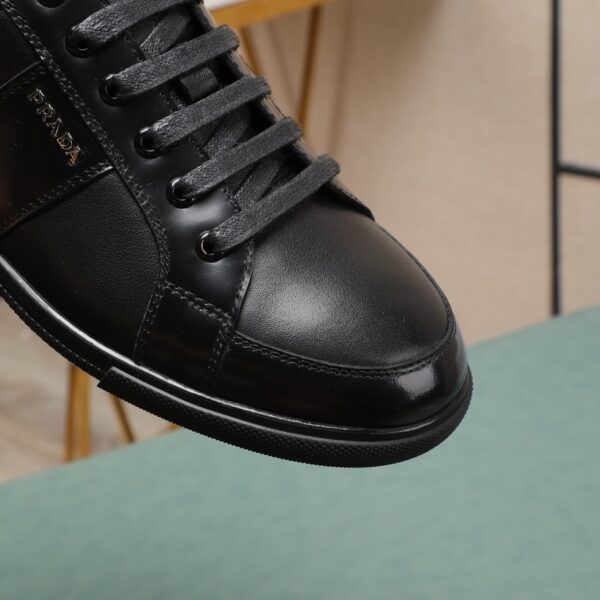 sy_no_76763B0093C69200F062781EB5F1216E_7 Prada Black Leather Low-Top Casual Sneaker