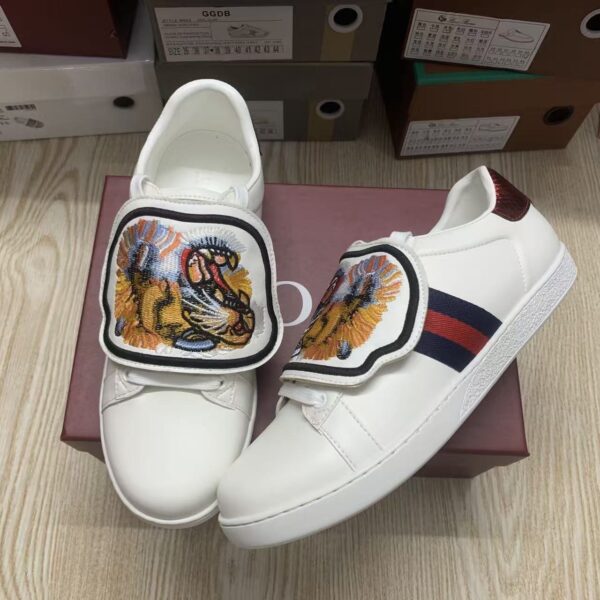 sy_no_78C437D6997868E6DE0125E12907B7CB_4 Gucci White Leather Low-Top Sneaker with Embroidered Tiger Head Flap