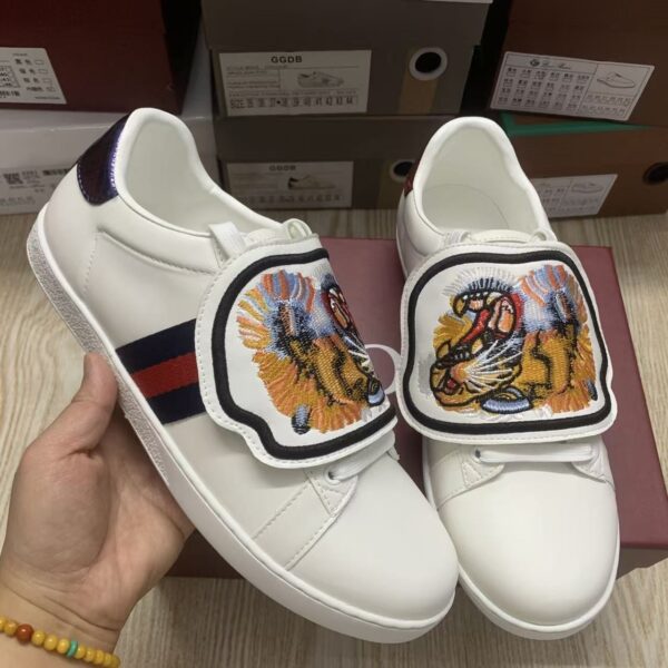 sy_no_78C437D6997868E6DE0125E12907B7CB_5 Gucci White Leather Low-Top Sneaker with Embroidered Tiger Head Flap