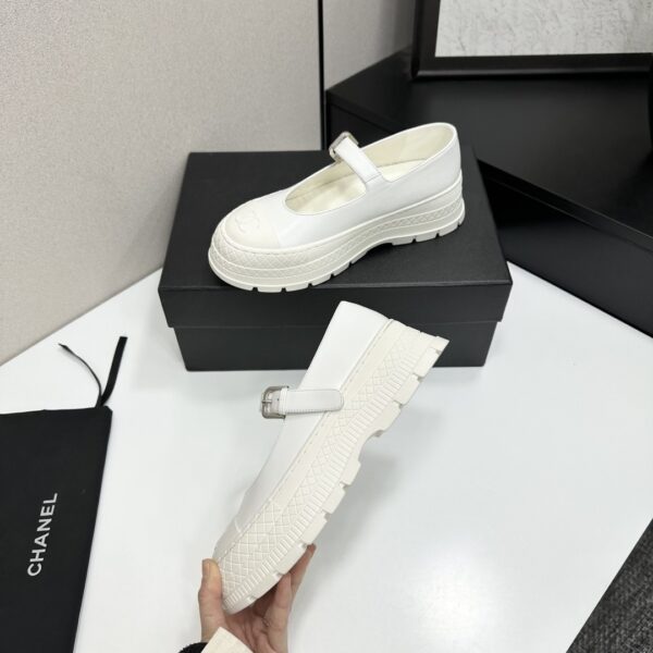 sy_no_79BCB900763EC5FD96C5AEDF3AC35869_2 Chanel White Leather Mary Jane Platform Shoe with Lug Sole and CC Logo
