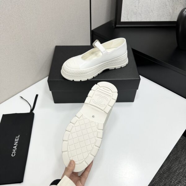 sy_no_79BCB900763EC5FD96C5AEDF3AC35869_3 Chanel White Leather Mary Jane Platform Shoe with Lug Sole and CC Logo