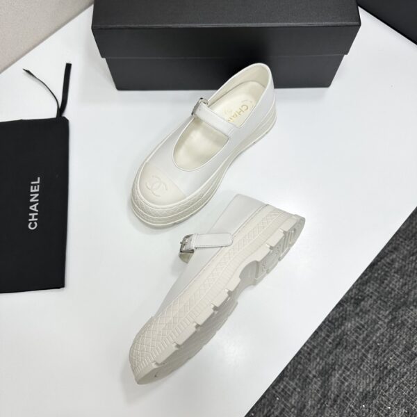 sy_no_79BCB900763EC5FD96C5AEDF3AC35869_4 Chanel White Leather Mary Jane Platform Shoe with Lug Sole and CC Logo