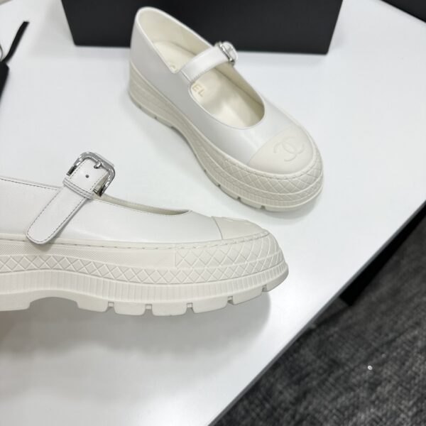 sy_no_79BCB900763EC5FD96C5AEDF3AC35869_8 Chanel White Leather Mary Jane Platform Shoe with Lug Sole and CC Logo