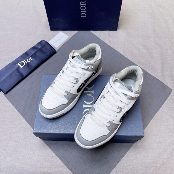 sy_no_7A99390E7D88B9CBF096E44B9A2FA729_2 Dior White-Grey Spliced B57 Mid-Top Sneaker