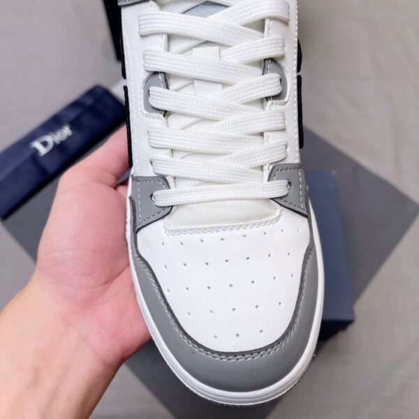 sy_no_7A99390E7D88B9CBF096E44B9A2FA729_6 Dior White-Grey Spliced B57 Mid-Top Sneaker