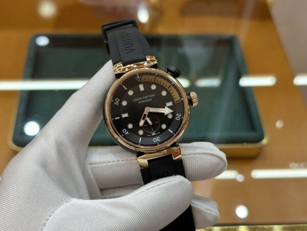 sy_no_7B7524520B04F3AAACDB2BDFAF9087FE_1 LOUIS VUITTON TABOUR series watch with automatic mechanical movement and rubber strap 44mm men's watch, 100 meter waterproof