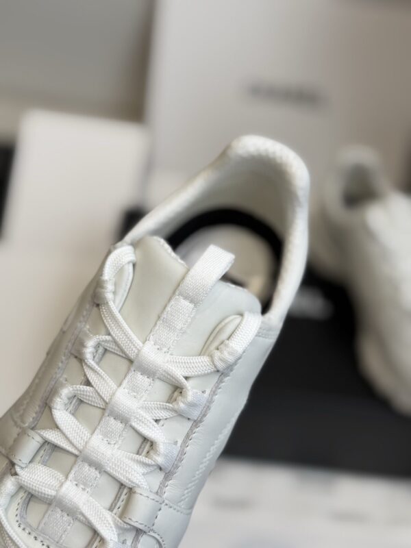 sy_no_7D98149B507AA08F936FFFEFB882303B_4 Chanel All-White Leather Low-Top Sneaker with Embossed CC Logo