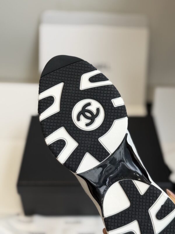 sy_no_7D98149B507AA08F936FFFEFB882303B_7 Chanel All-White Leather Low-Top Sneaker with Embossed CC Logo