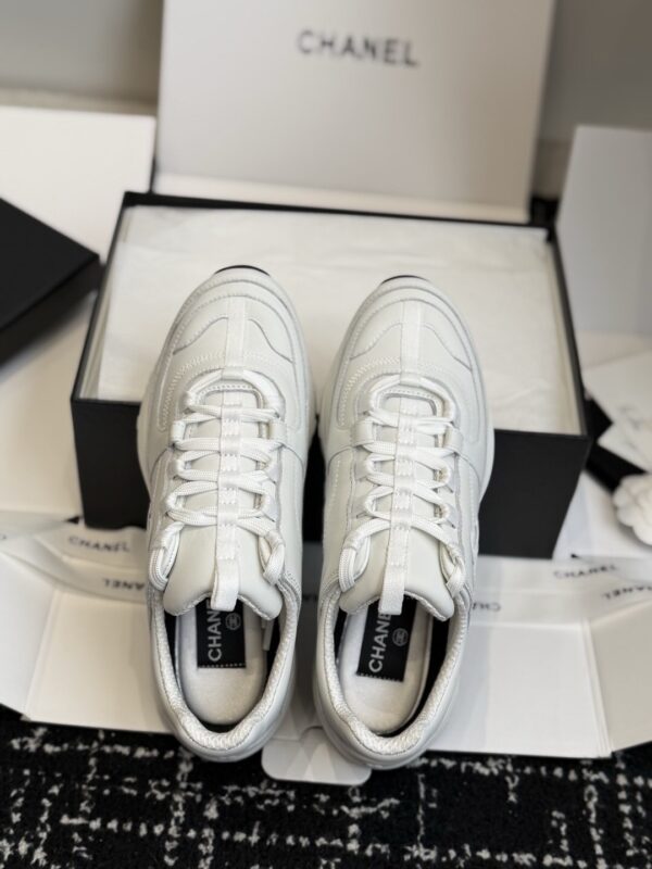 sy_no_7D98149B507AA08F936FFFEFB882303B_8 Chanel All-White Leather Low-Top Sneaker with Embossed CC Logo
