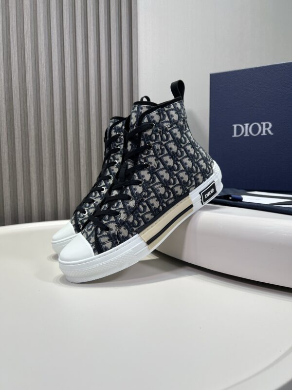 sy_no_82DB4B8FFFAD904E2B1EECD60AFA65E0_0 Dior Oblique Canvas High Top Sneaker