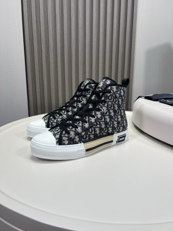sy_no_82DB4B8FFFAD904E2B1EECD60AFA65E0_2 Dior Oblique Canvas High Top Sneaker