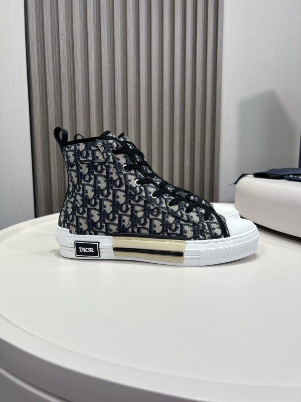sy_no_82DB4B8FFFAD904E2B1EECD60AFA65E0_3 Dior Oblique Canvas High Top Sneaker