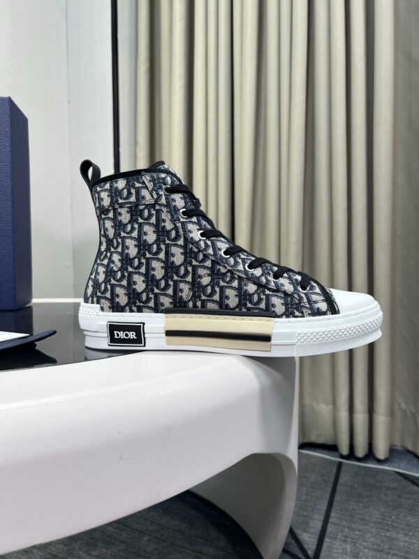 sy_no_82DB4B8FFFAD904E2B1EECD60AFA65E0_5 Dior Oblique Canvas High Top Sneaker
