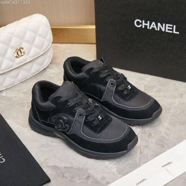 sy_no_838334BE70625D2FFE7817E6CD319DF7_2 Chanel All-Black Mixed Material Low-Top Sneaker with Suede and CC Logo
