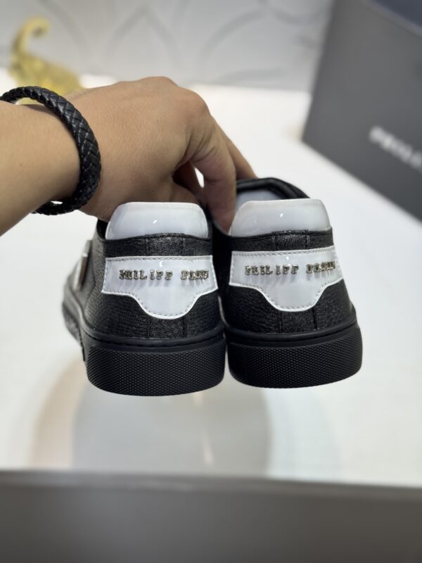 sy_no_849E6685DF2DB11A3808778FB7CBD5E1_2 Philipp Plein Black Shimmer Grain-Leather Hexagon-Logo Low-Top Sneaker