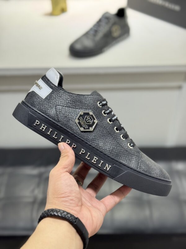 sy_no_849E6685DF2DB11A3808778FB7CBD5E1_3 Philipp Plein Black Shimmer Grain-Leather Hexagon-Logo Low-Top Sneaker