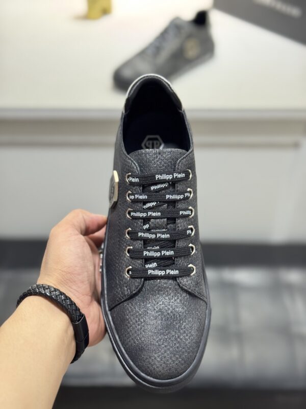 sy_no_849E6685DF2DB11A3808778FB7CBD5E1_4 Philipp Plein Black Shimmer Grain-Leather Hexagon-Logo Low-Top Sneaker