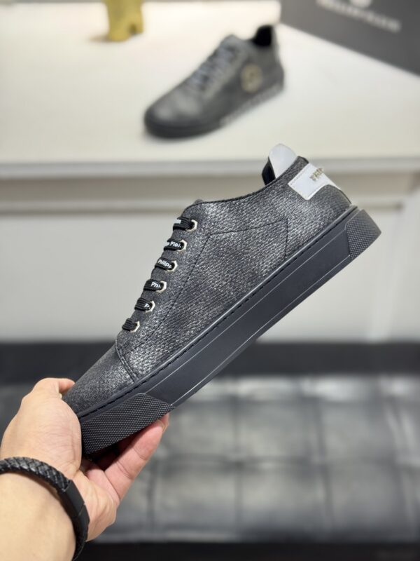 sy_no_849E6685DF2DB11A3808778FB7CBD5E1_5 Philipp Plein Black Shimmer Grain-Leather Hexagon-Logo Low-Top Sneaker