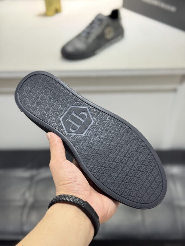 sy_no_849E6685DF2DB11A3808778FB7CBD5E1_6 Philipp Plein Black Shimmer Grain-Leather Hexagon-Logo Low-Top Sneaker