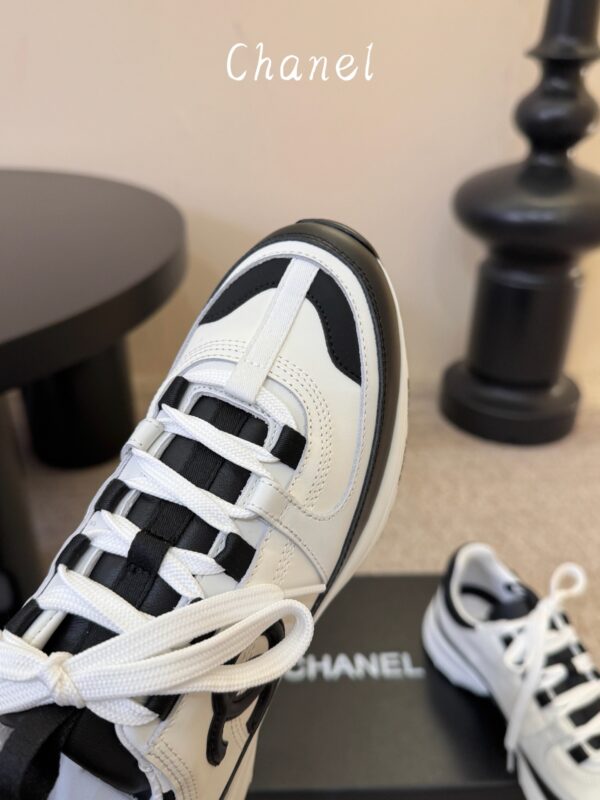 sy_no_87031BBE529B659C1F04D1A4A1F9094B_5 Chanel White and Black Colorblock Low-Top Sneaker with CC Logo