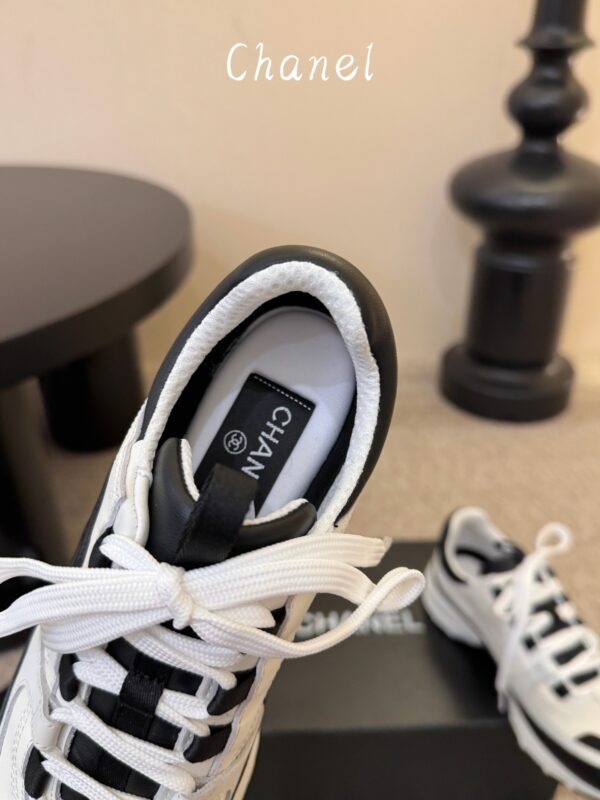 sy_no_87031BBE529B659C1F04D1A4A1F9094B_6 Chanel White and Black Colorblock Low-Top Sneaker with CC Logo