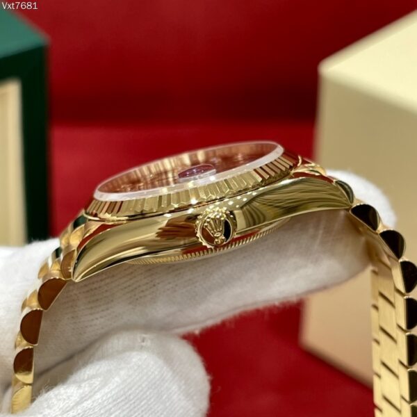 ROLEX Rolex Dog Tooth Ring Weekly Calendar Type Smoked Green Automatic Mechanical Movement 100m Waterproof Men's Watch Swiss Watch 36mm Green Dial Gold Strap