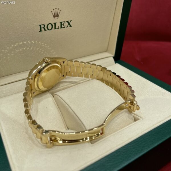 ROLEX Rolex Dog Tooth Ring Weekly Calendar Type Smoked Green Automatic Mechanical Movement 100m Waterproof Men's Watch Swiss Watch 36mm Green Dial Gold Strap