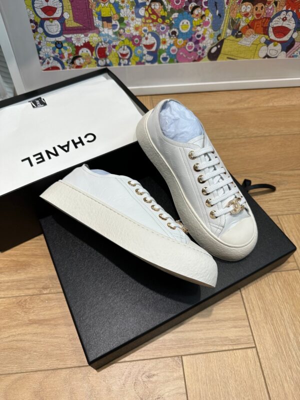 sy_no_95AAA00071716AF974097CC588FB913A_2 Chanel 24P All-White Waxed-Leather Platform Low-Top Sneaker with Gold-Tone CC Logo