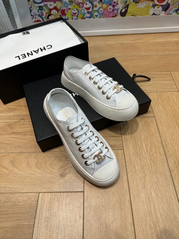 sy_no_95AAA00071716AF974097CC588FB913A_3 Chanel 24P All-White Waxed-Leather Platform Low-Top Sneaker with Gold-Tone CC Logo