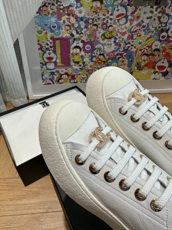 sy_no_95AAA00071716AF974097CC588FB913A_5 Chanel 24P All-White Waxed-Leather Platform Low-Top Sneaker with Gold-Tone CC Logo