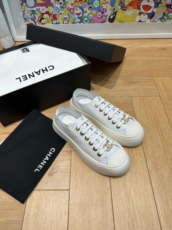 sy_no_95AAA00071716AF974097CC588FB913A_8 Chanel 24P All-White Waxed-Leather Platform Low-Top Sneaker with Gold-Tone CC Logo