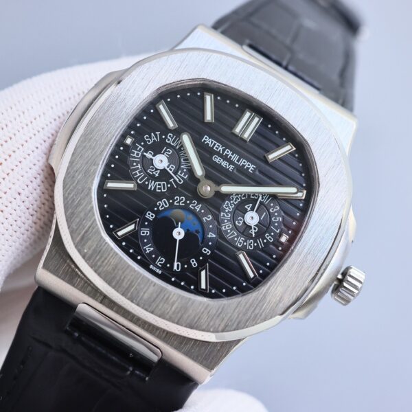 Patek Philippe Sport Elegance NAUTILUS Series Nautilus Automatic Mechanical Movement