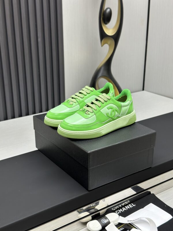 sy_no_9CB5BEE8ABA61F8C589116BE176AAFC3_0 Chanel Vibrant Green Leather Low-Top Sneaker with Tonal CC Logo and Matching Sole