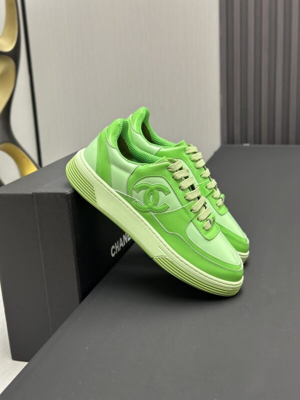 sy_no_9CB5BEE8ABA61F8C589116BE176AAFC3_3 Chanel Vibrant Green Leather Low-Top Sneaker with Tonal CC Logo and Matching Sole