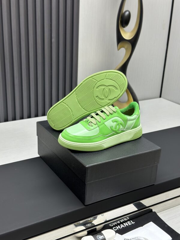 sy_no_9CB5BEE8ABA61F8C589116BE176AAFC3_5 Chanel Vibrant Green Leather Low-Top Sneaker with Tonal CC Logo and Matching Sole