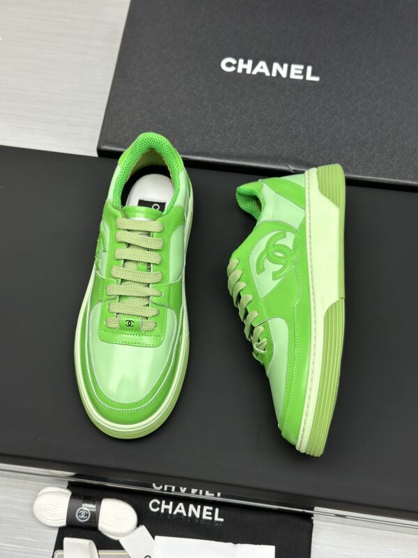sy_no_9CB5BEE8ABA61F8C589116BE176AAFC3_6 Chanel Vibrant Green Leather Low-Top Sneaker with Tonal CC Logo and Matching Sole