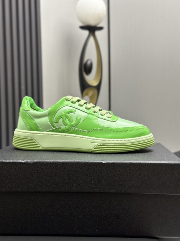 sy_no_9CB5BEE8ABA61F8C589116BE176AAFC3_7 Chanel Vibrant Green Leather Low-Top Sneaker with Tonal CC Logo and Matching Sole