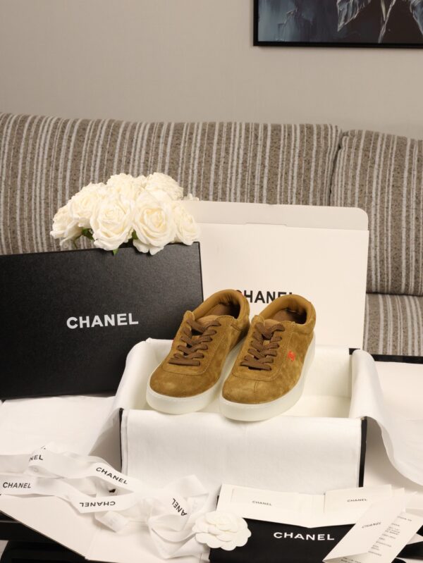 sy_no_9F28623E93910D782294822FB4F4EC2F_0 Chanel Brown Suede Low-Top Sneaker with Platform Sole and CC Logo