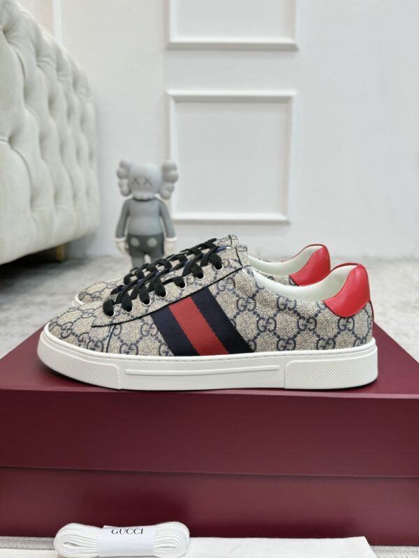 sy_no_A452867891CEFA573E8425B6CD338327_2 Gucci Screener GG Supreme Canvas Sneaker with Blue/Red Web Stripe