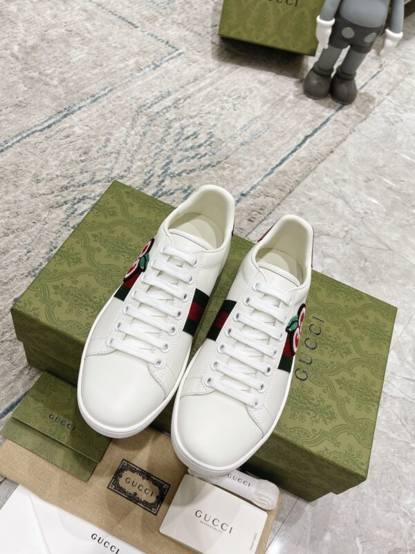 sy_no_A919EE0AC10E68ED0E33DB7D6F6A55BB_1 Gucci White Leather Low-Top Sneaker with Apple Interlocking G and Web Stripe