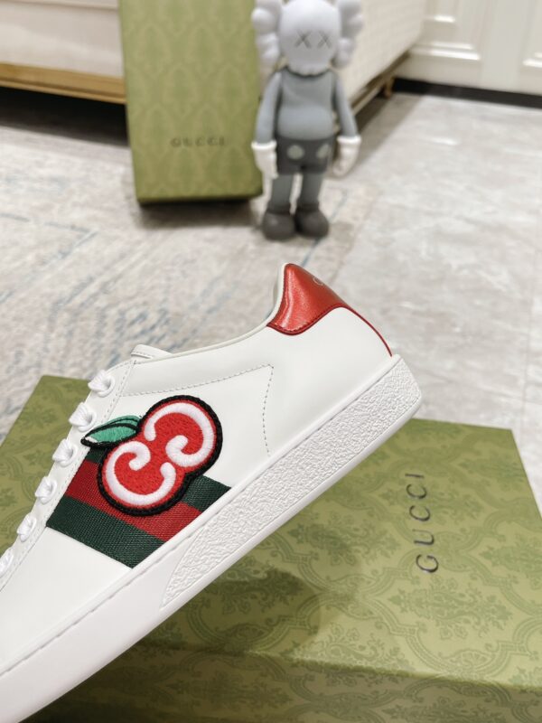 sy_no_A919EE0AC10E68ED0E33DB7D6F6A55BB_6 Gucci White Leather Low-Top Sneaker with Apple Interlocking G and Web Stripe